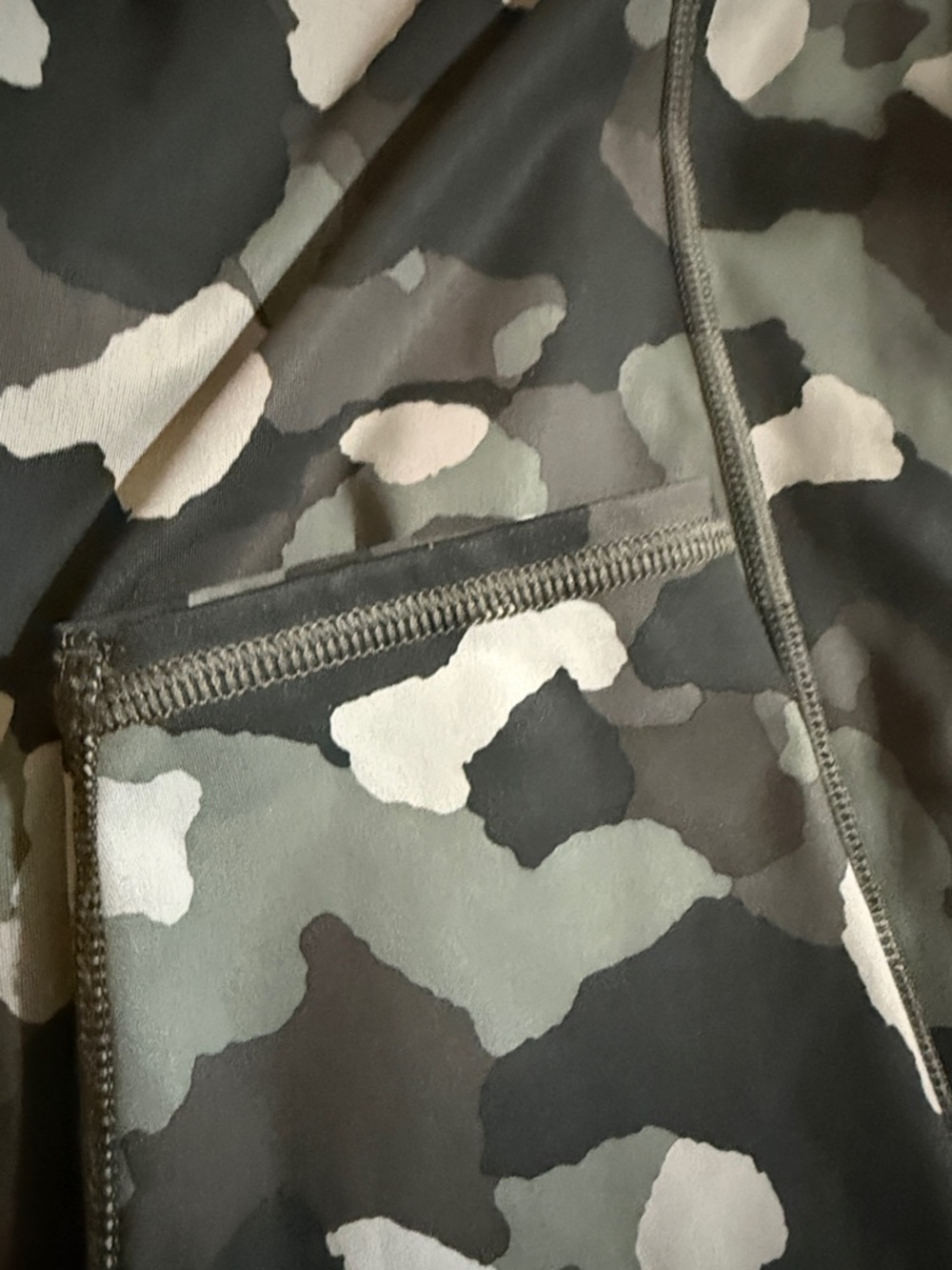 Athleta Lightning Camo 7/8 tight Camouflage Women's Leggings size M - Picture 4 of 15